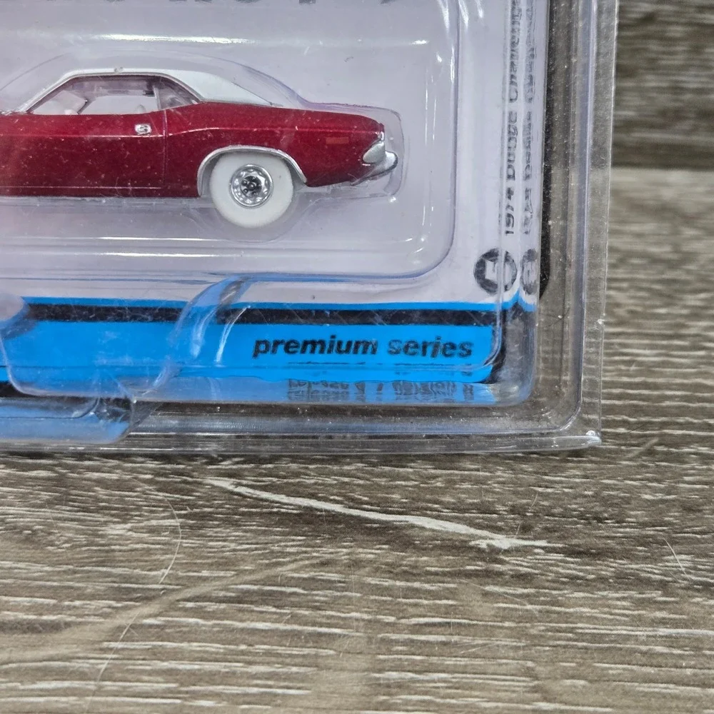 Auto World Ultra Red 74 Dodge Challenger Rallye 1:64 Diecast Chase Car 382B Rare